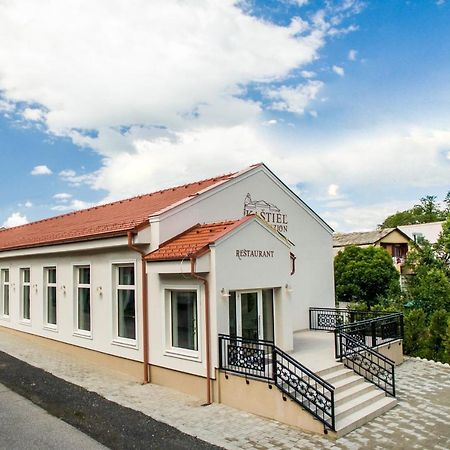 Am Kastiel Penzion Rimavská Sobota Exterior foto